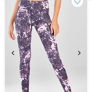 Mid-Rise Power Hold Leggings